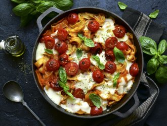 TAGLIATELLE COM MOLHO DE TOMATE ITALIANO E MONTANHÊS TRELAC